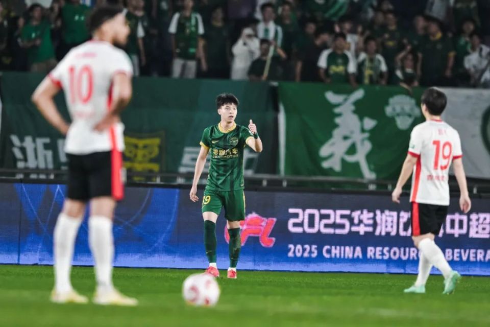 身价暴涨后，王钰栋当选中超5月最佳球员4场比赛打入4球的简单介绍