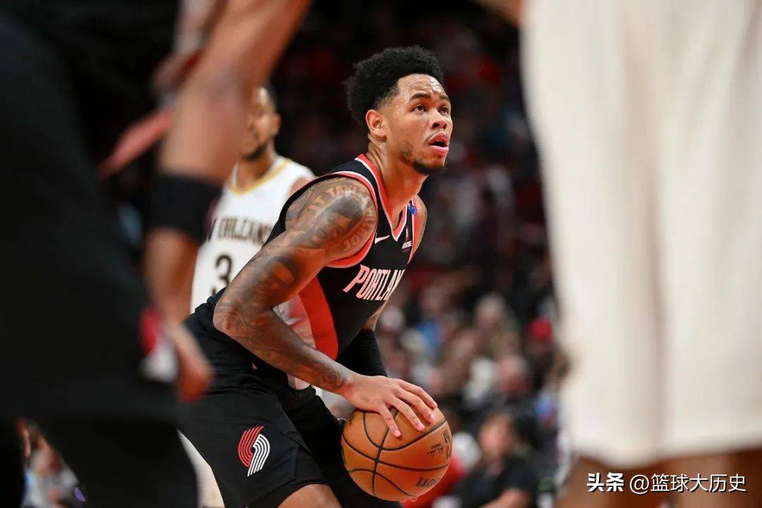 凯尔特人送出霍勒迪得到安芬尼-西蒙斯+2次轮的简单介绍